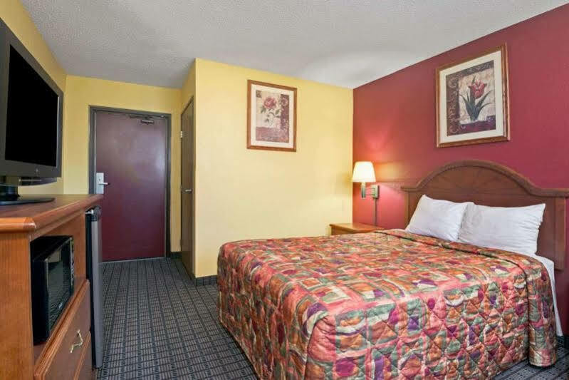Travelodge By Wyndham Torrington Ngoại thất bức ảnh