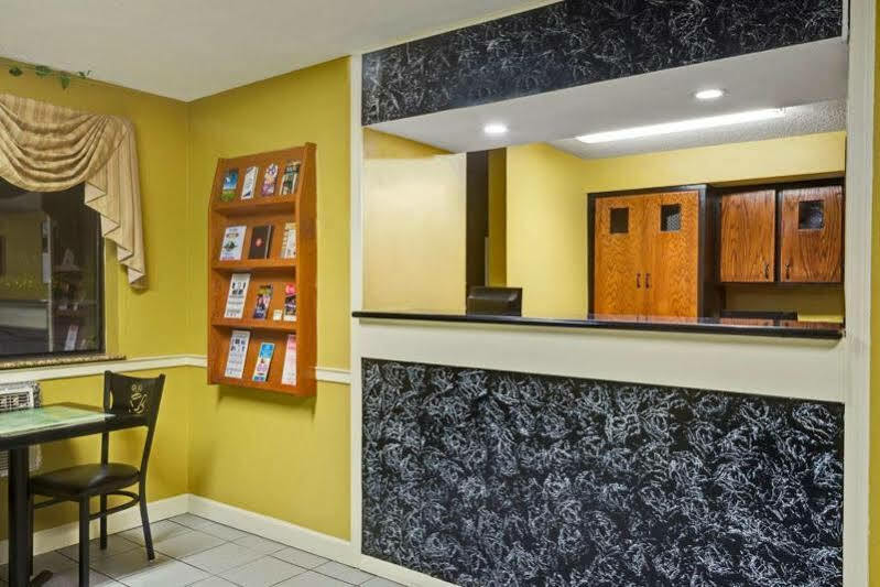 Travelodge By Wyndham Torrington Ngoại thất bức ảnh