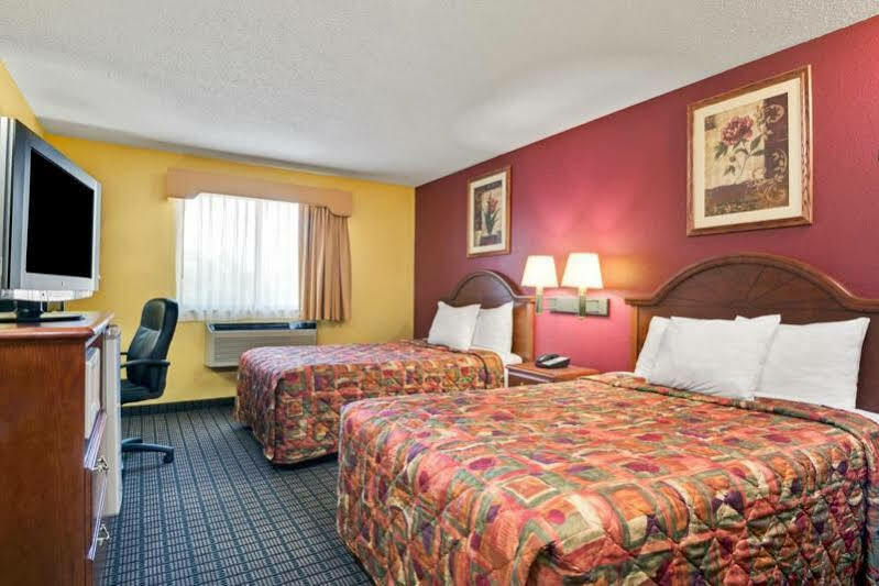 Travelodge By Wyndham Torrington Ngoại thất bức ảnh